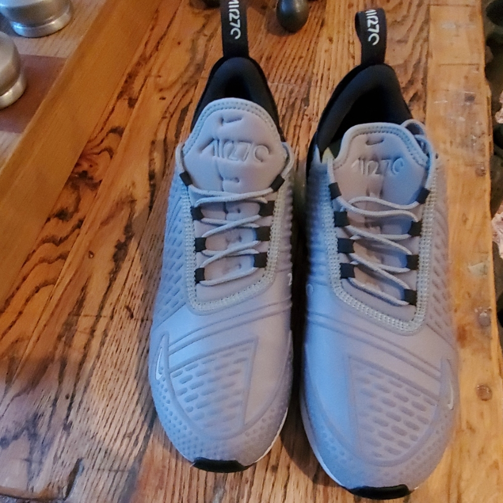 Nike Airmax size 9.5 Womens Mint green. 27C